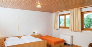 Apartment | 2 bedrooms, individually furnished, bed sheets - Apartment Marianne in Black Forest for 4 Person (Neuweiler)