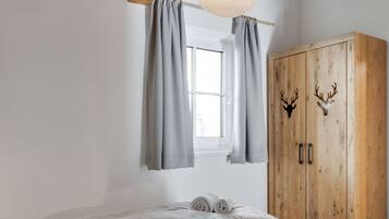 Chalet | 4 bedrooms, bed sheets