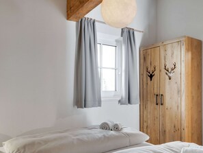 Chalet | 4 bedrooms, bed sheets