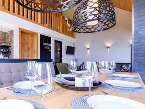 Dining - Sumptuous Holiday Home in Sankt with Hot Tub & Sauna (Sankt Margarethen im Lungau)