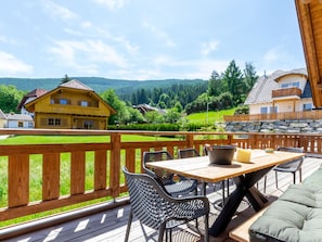 Balcony - Sumptuous Holiday Home in Sankt with Hot Tub & Sauna (Sankt Margarethen im Lungau)
