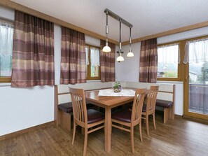 Dining - Splendid Apartment in Aschau im Zillertal With Garden (Aschau Im Zillertal)