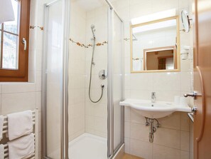 Departamento | Baño | Regadera y toallas 