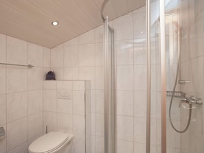 Bathroom - Lush Apartment in Silbertal With Garden (Silbertal)