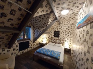 5 bedrooms, individually furnished, iron/ironing board, bed sheets