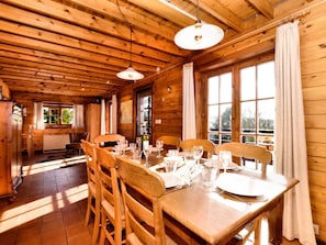 Dining - Wooden Chalet in Saint-hubert With a View and a Garden (Saint-Hubert)
