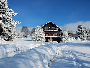 Exterior - Wooden Chalet in Saint-hubert With a View and a Garden (Saint-Hubert)