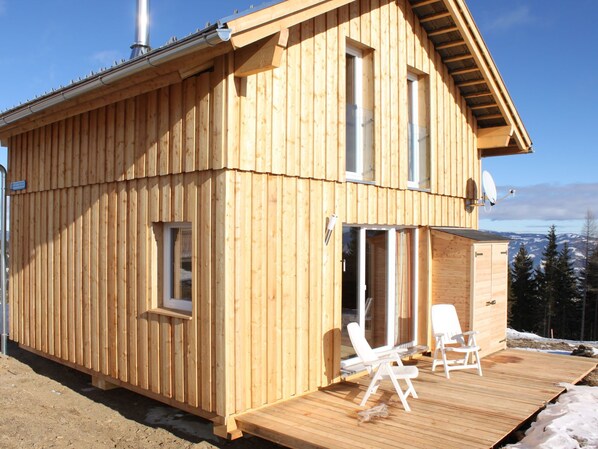 Chalet | Balcony - Mountain Chalet in Klippitztörl Near Forest With Garden & Parking (Bad Sankt Leonhard im Lavanttal)