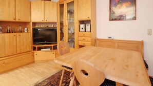 Dining - Cozy Apartment in Kitzbuhel near Ski Lift (Kitzbuehel)