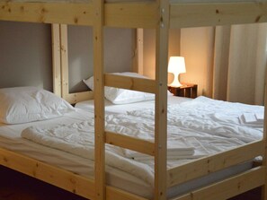 4 bedrooms, individually furnished, bed sheets - Spacious Holiday Home in Voeren With Spacious Garden (Voeren)