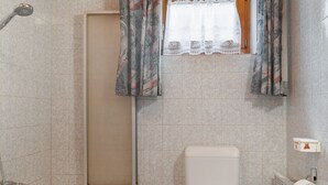 Ensemble douche/baignoire, serviettes fournies