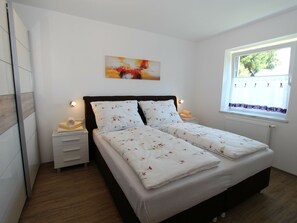 House | 2 bedrooms, individually furnished, bed sheets