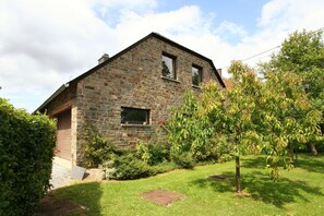 House | Exterior - Cozy Holiday Home in Lesterny near Lake (Nassogne)