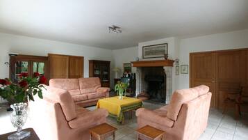 House | Ruang tamu | Pendiangan