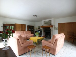 House | Living area | Fireplace - Cozy Holiday Home in Lesterny near Lake (Nassogne)