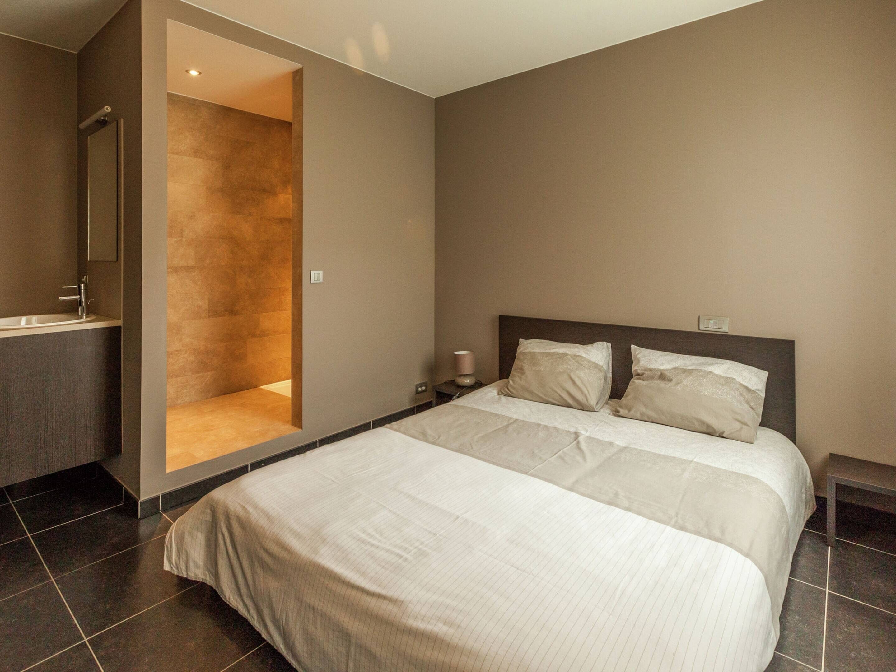 4 bedrooms, individually furnished