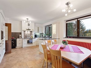Chalet | Private kitchen | Highchair