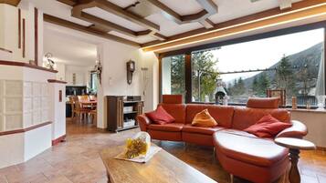 Chalet | Living area