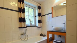 Ferienhaus | Badezimmer | Badewanne