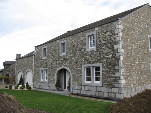 Charming Apartment with Access to Outdoor Hot Tub in Green Condroz Valley