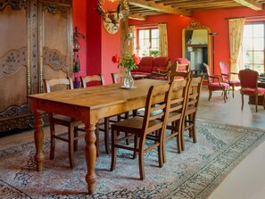 Villa | Dining