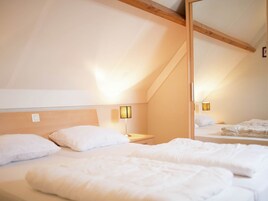 House | 3 bedrooms, individually furnished, bed sheets