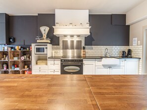 House | Private kitchen | Fridge, dishwasher, coffee/tea maker - Beautiful Group House With Large Garden (Gouvy)