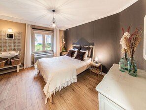 House | 9 bedrooms, individually furnished, bed sheets - Beautiful Group House With Large Garden (Gouvy)