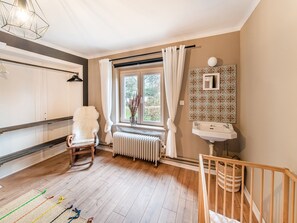 9 chambres, ameublement personnalisé, draps fournis