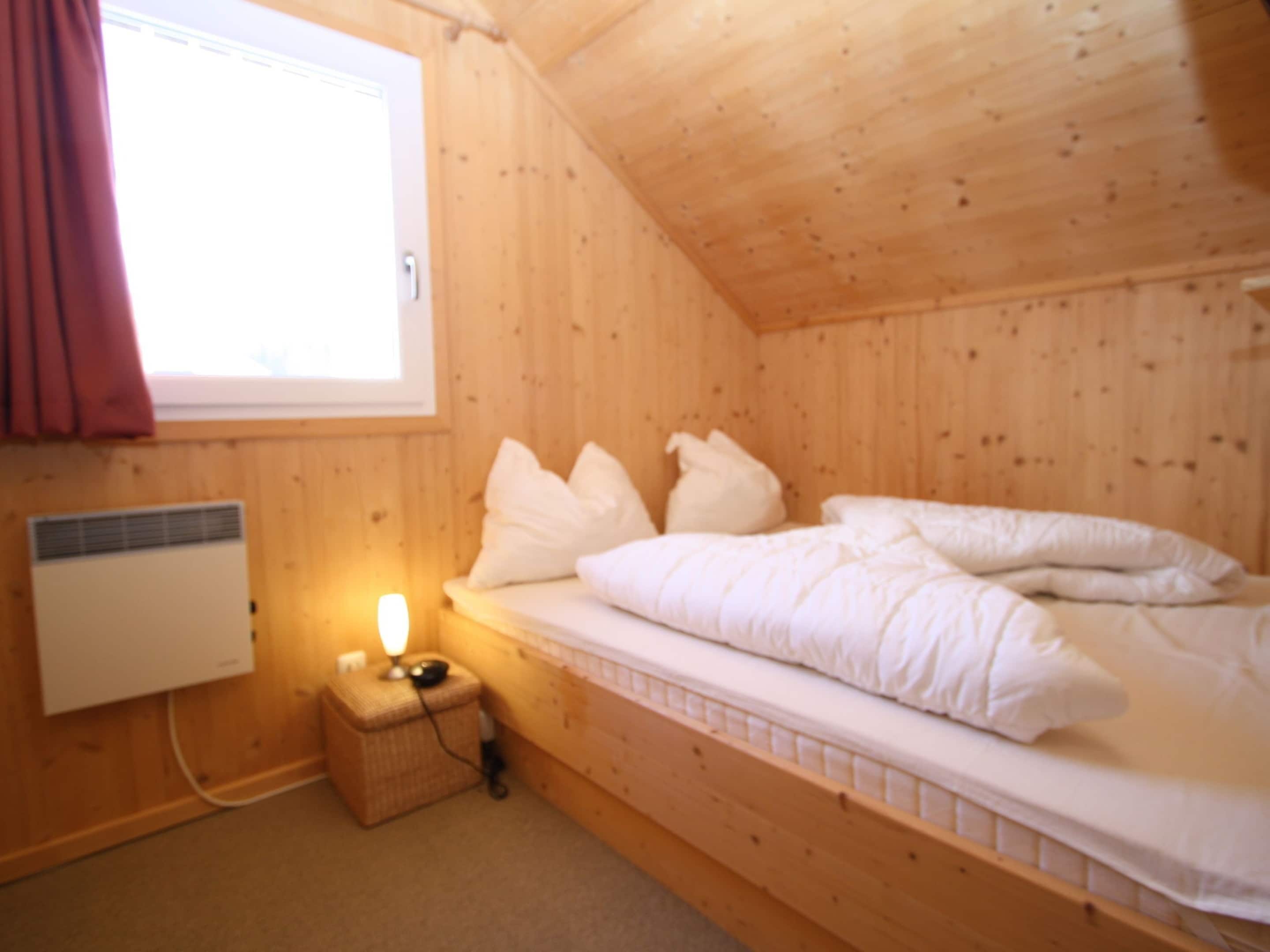 Chalet | 4 kamar tidur dan dilengkapi dengan perabotan berbeda-beda
