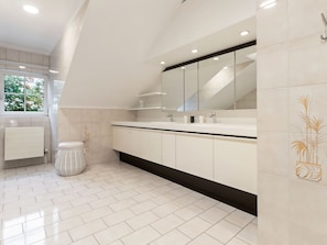 Bathroom - Stylish Villa in Lokeren With Sauna and Various Facilities for Children (Lokeren)