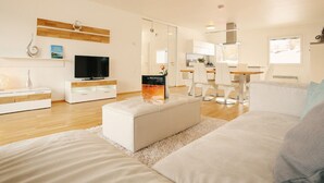 Villa | Living room - Imperial Villa in Velden am Wörthersee near Ski Area (Velden am Wörther See)