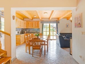 Dining - A Super Location for an Active Holiday in the Giant Mountains (Rudník)