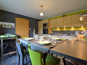 House | Dining - Nature Retreat in Waimes (Waimes)