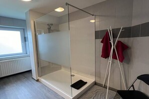 House | Bathroom - Nature Retreat in Waimes (Waimes)