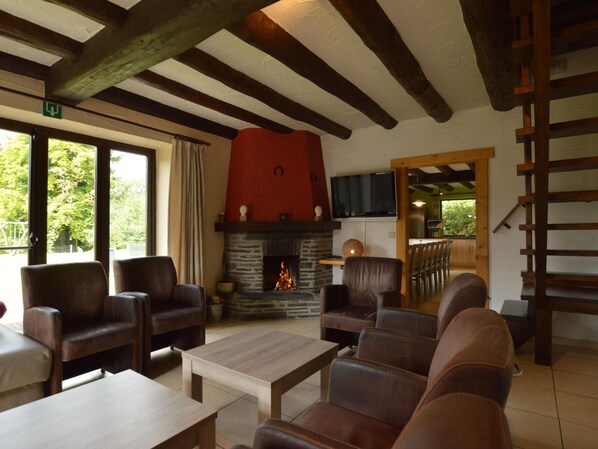 House | Living area | Fireplace - Elegant Beverce Escape (Malmedy)