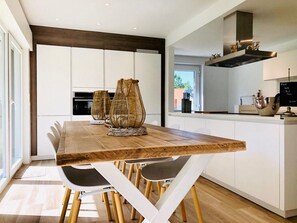 Dining - Holiday Home in Koksijde with Hot Tub (Koksijde)