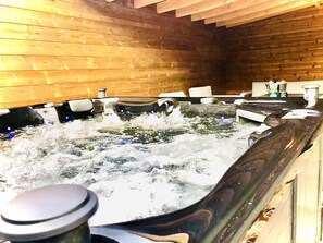 Indoor spa tub - Holiday Home in Koksijde with Hot Tub (Koksijde)