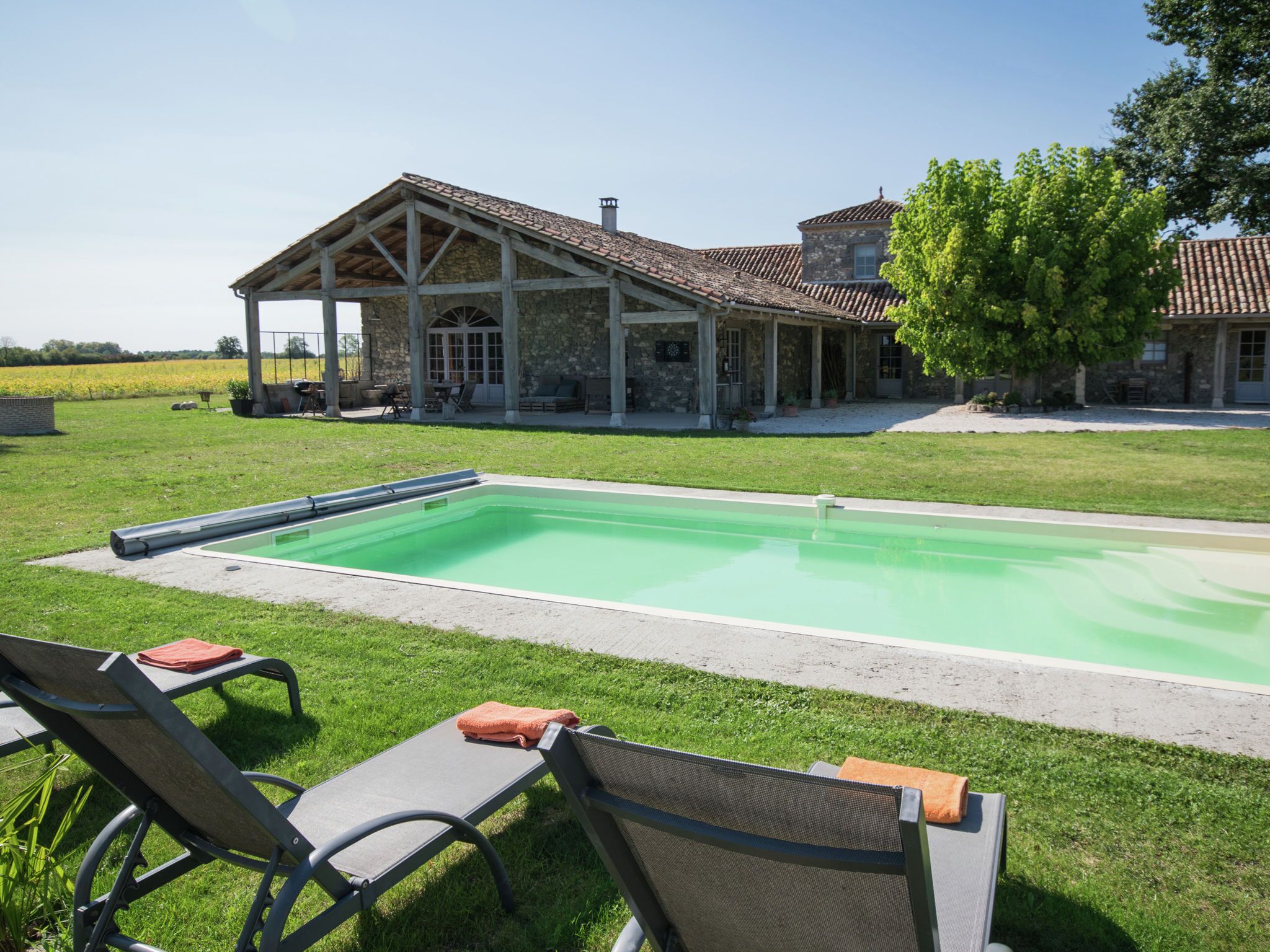 House | Kolam renang