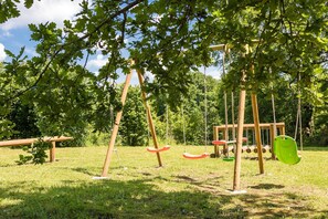 Cottage | Children's area - Rustic Chic Country Cottage (Thenon)