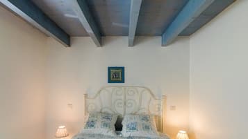 Cottage | 2 bedrooms, individually furnished, bed sheets