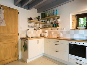 Private kitchen - Rustic Chic Country Cottage (Thenon)