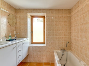 Bathroom - Cozy Holiday Home in Velieux With Private Swimming Pool (Vélieux)