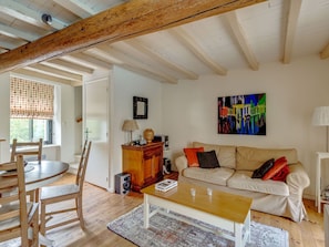 Fireplace, DVD player - Charming Village House With Swimming Pool, Within Walking Distance of Bakery, Restaurants and River (Cuxac-Cabardès)