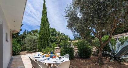 Villa in Pouzols With Private Pool & Vineyards