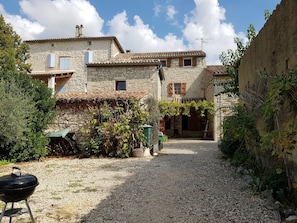Exterior - Charming Villa With Private Pool and Phenomenal Views (Saint-Jean-de-Maruejols-et-Avejan)