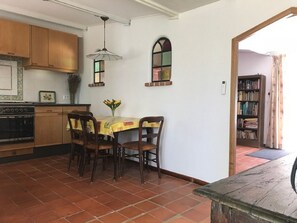 Dining - Charming Holiday Home Near River in Vallon-pont-d'arc (Vallon-Pont-d'Arc)
