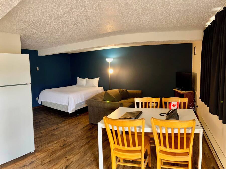Birch Grove, 2 Bed Apartment with Extra Bed | Living area