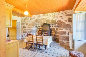 House | Dining - Vic-sur-cere Family Nest (Vic-sur-Cere)