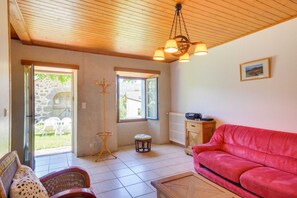 Living room - Vic-sur-cere Family Nest (Vic-sur-Cere)